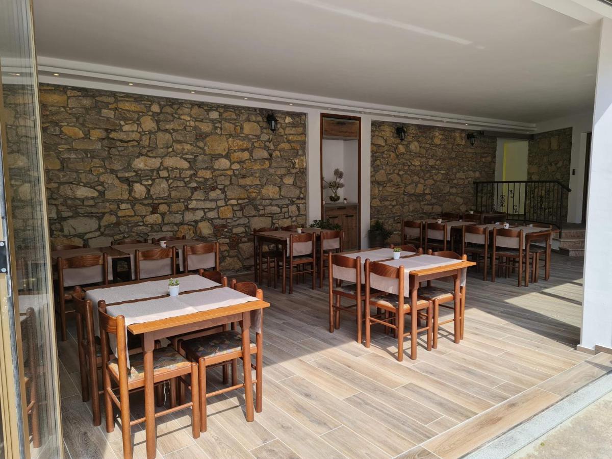 Restaurant & Apartments Getaway Pri Kobalu Vipava Exteriör bild