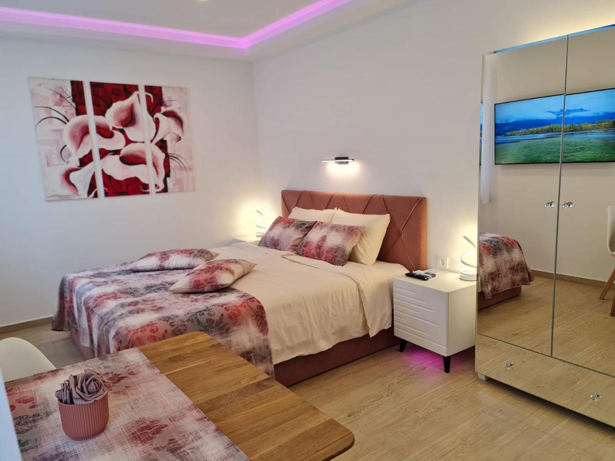 Restaurant & Apartments Getaway Pri Kobalu Vipava Exteriör bild