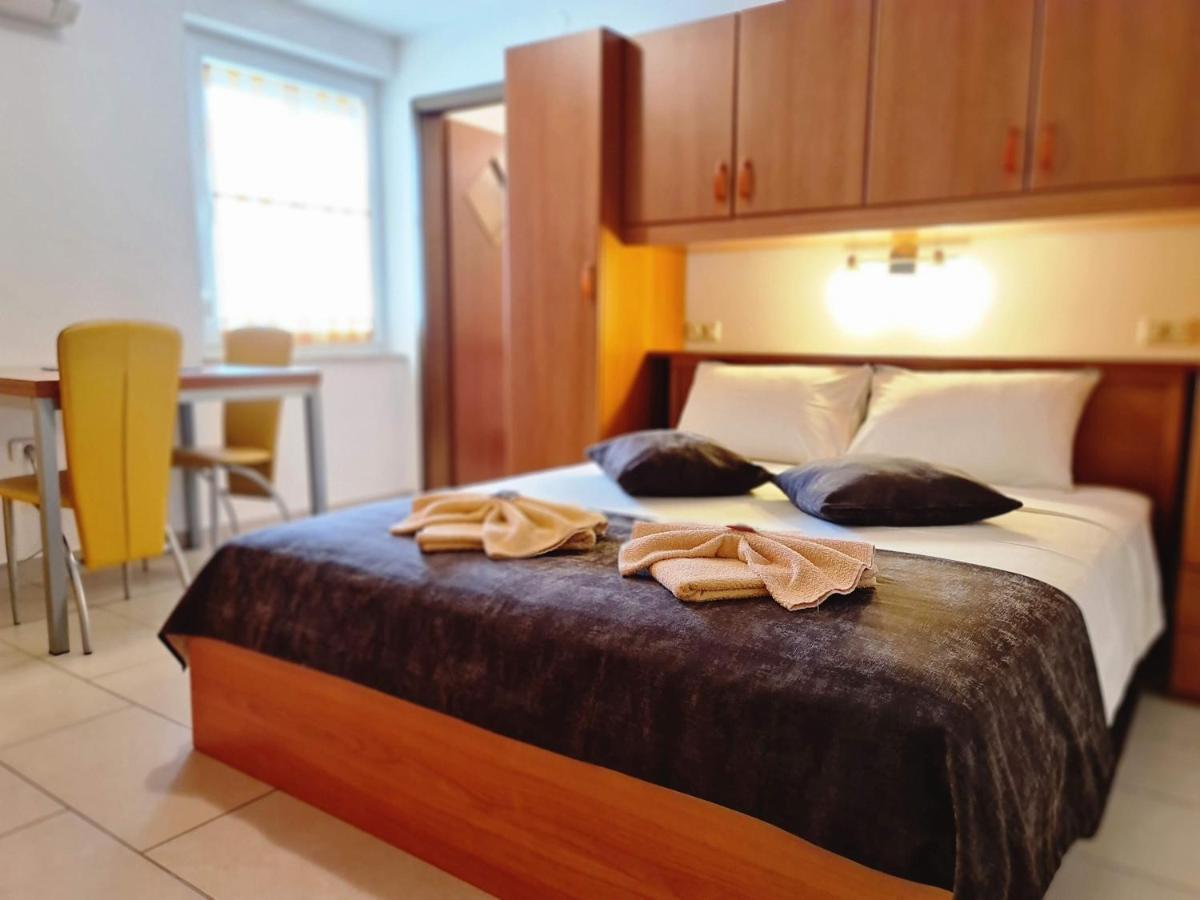 Restaurant & Apartments Getaway Pri Kobalu Vipava Exteriör bild